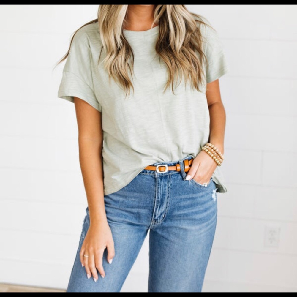 Size small Sage umgee raw edge drop shoulder top